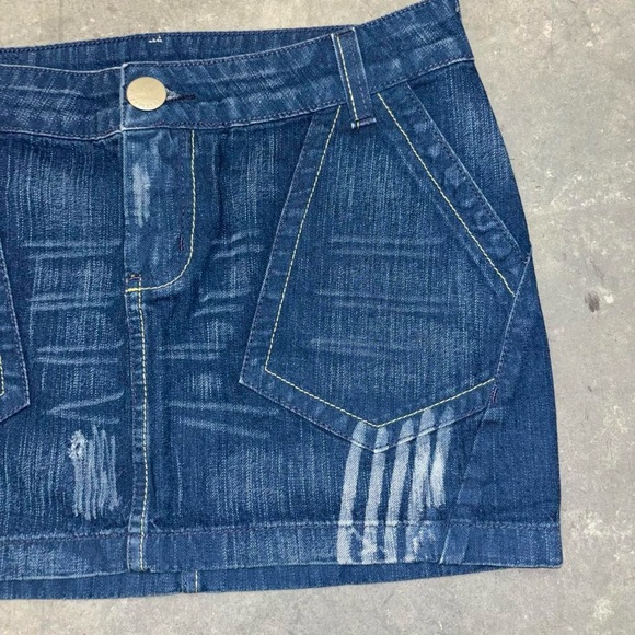 Y2K Miss Bella Distressed Paneled Mini Skirt - Picture 5 of 7